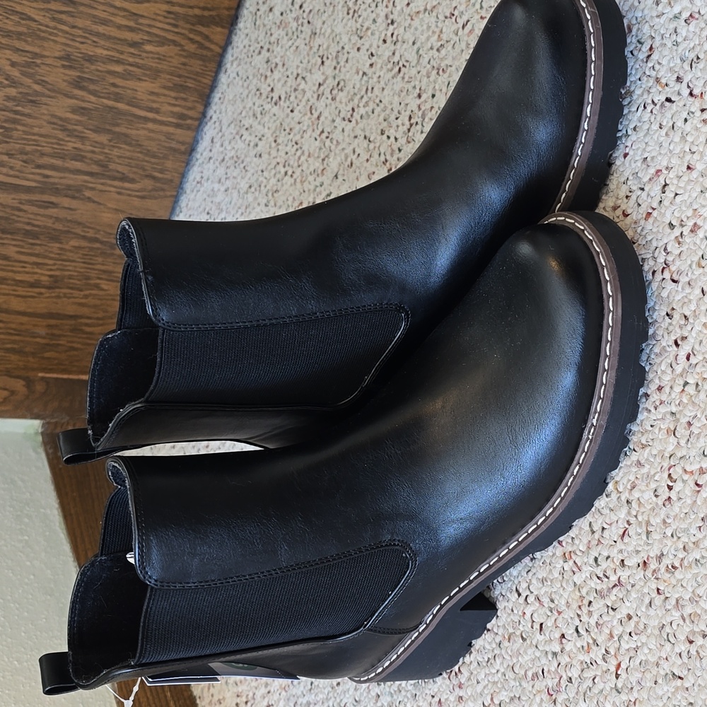 Universal Thread Boot Celina